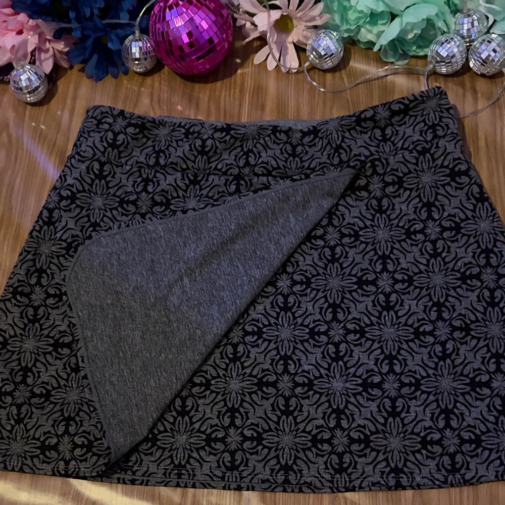 Floral Print Athletic Skirt - Picture 7 of 8